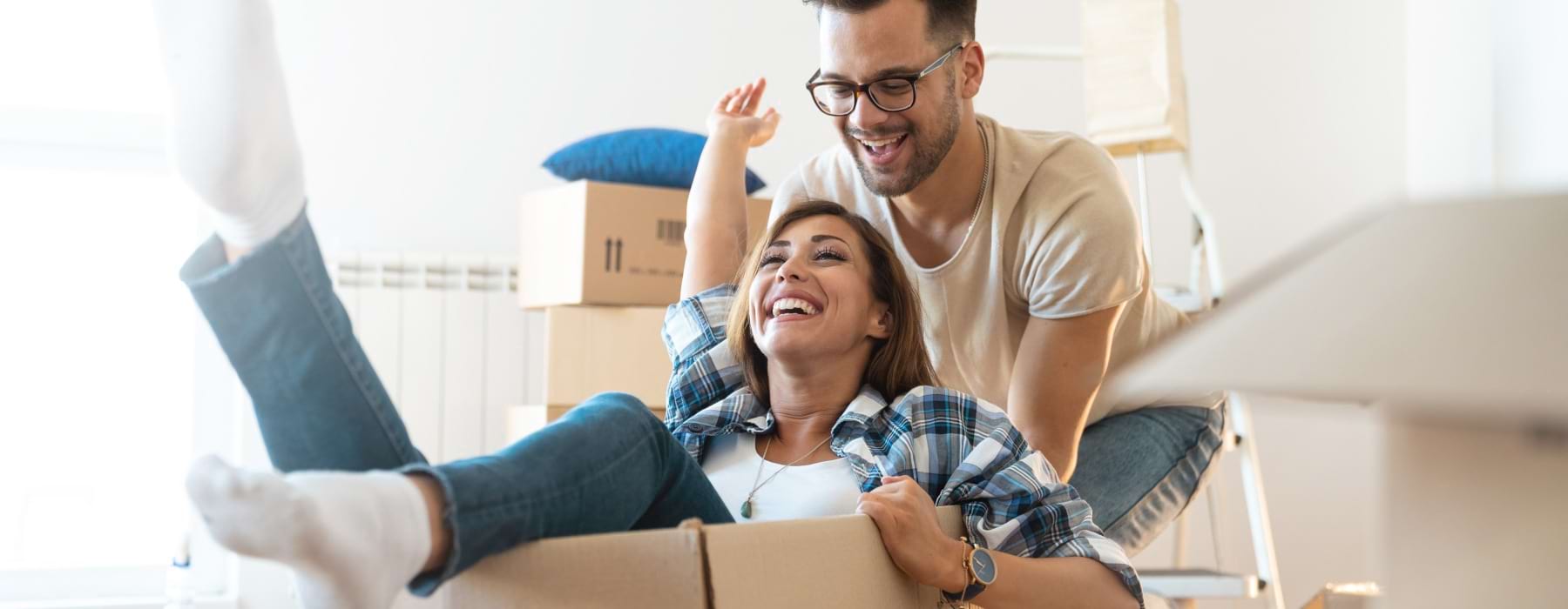 Couple moving to a new apartment